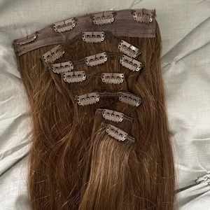 Irresistible Me Medium Brown Royal 28in Hair Extensions. 260g. 100% Remy Hair